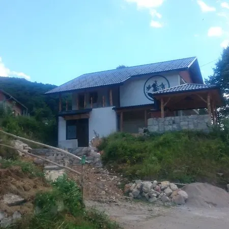 Guesthouse Una Riverlodge