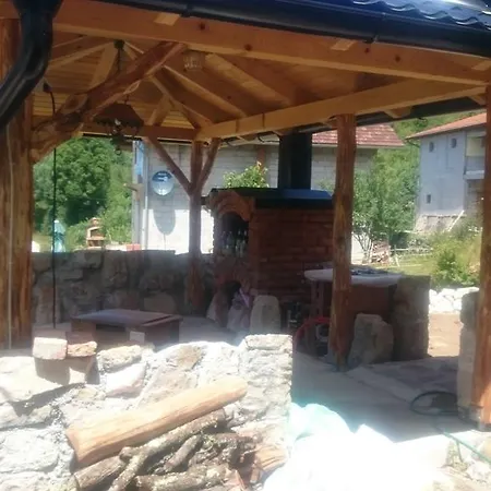 Guesthouse Una Riverlodge Vendégház 4*
